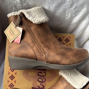 SKECHERS ARYA ANKLE WIDE BOOTS SIZE 10